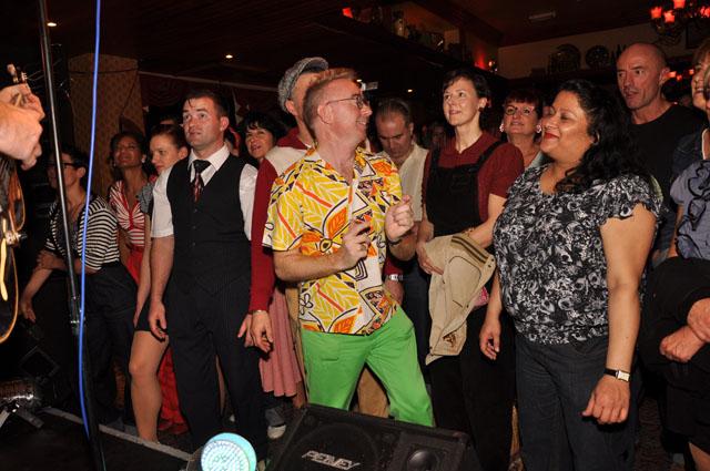 min 2011 11 19 pub 098
